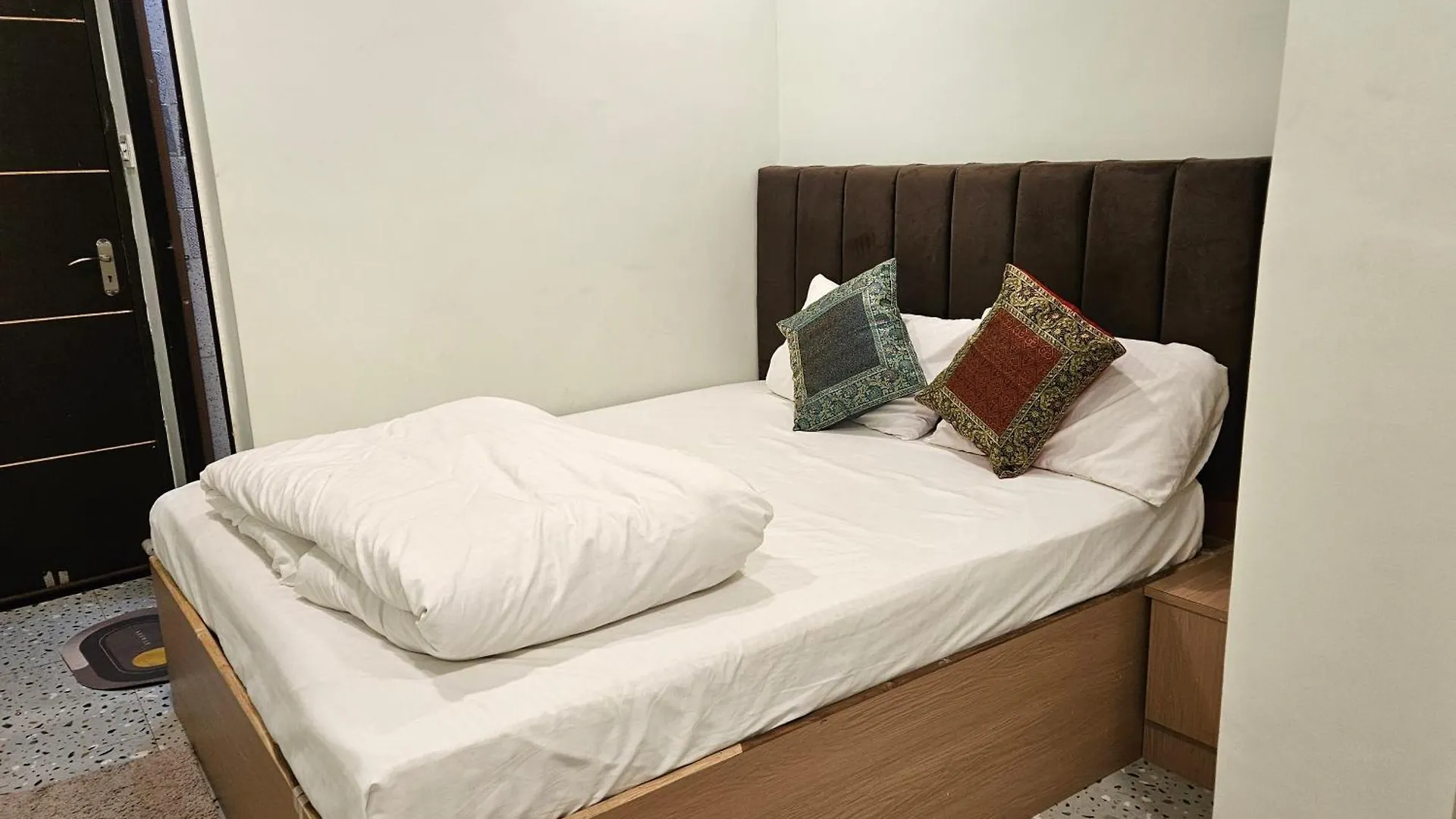 Rajlaxmi Place Varanasi